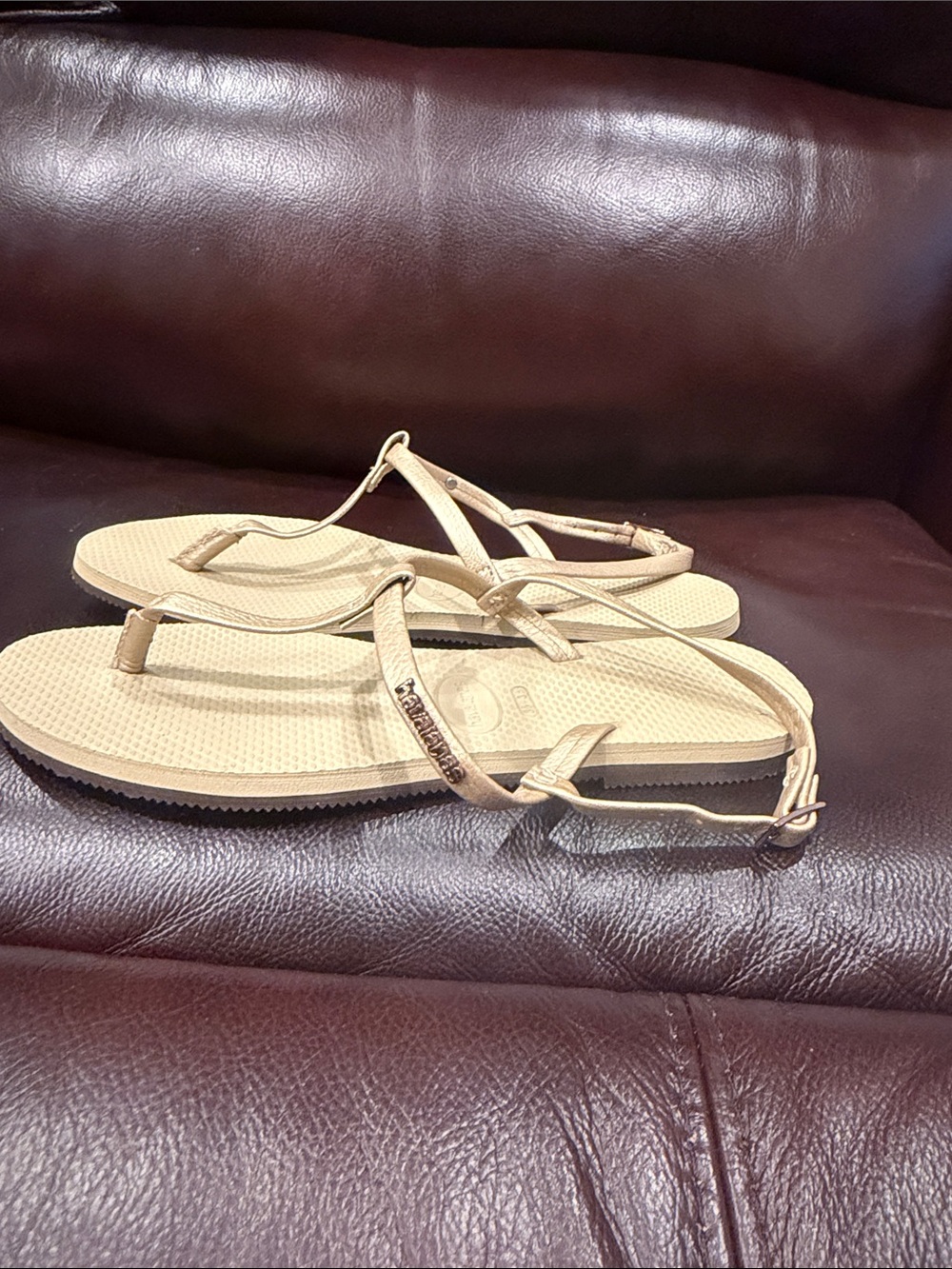 Havaianas Women’s Beige Slim Strap flat Sandals/ flip flops